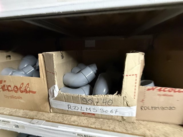 Lot div pvc koppelstukken & bochten - afbeelding 23 van  34