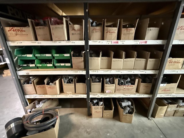 Lot div pvc koppelstukken & bochten - afbeelding 26 van  34
