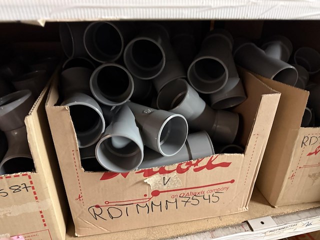Lot div pvc koppelstukken & bochten - afbeelding 27 van  34