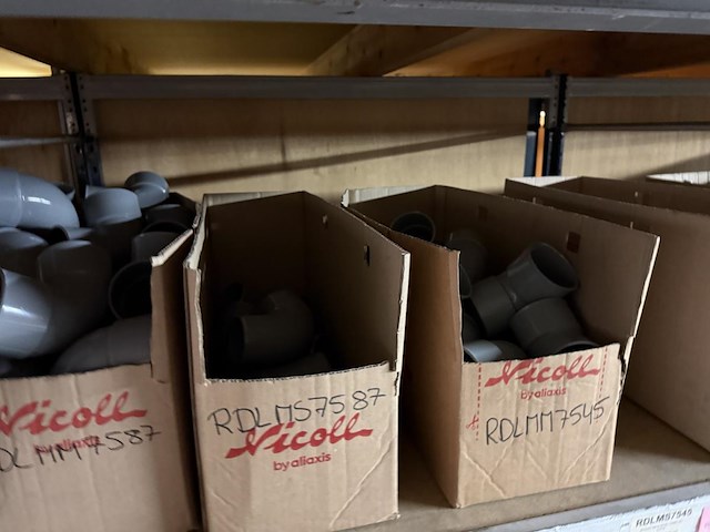 Lot div pvc koppelstukken & bochten - afbeelding 30 van  34