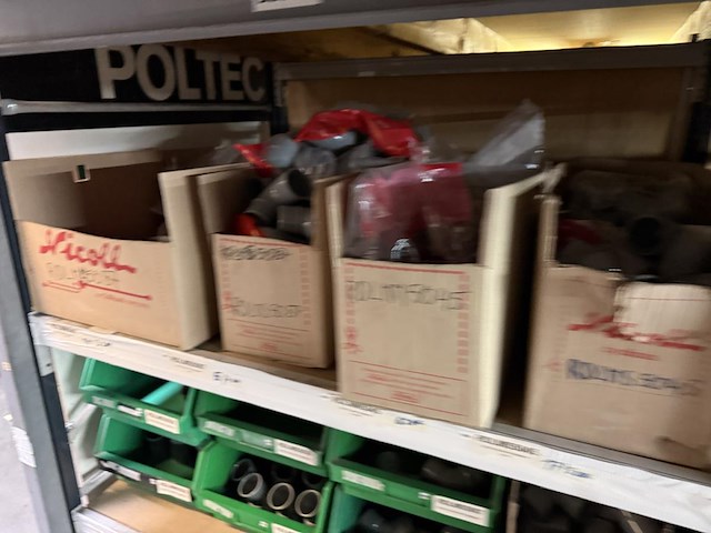 Lot div pvc koppelstukken & bochten - afbeelding 31 van  34