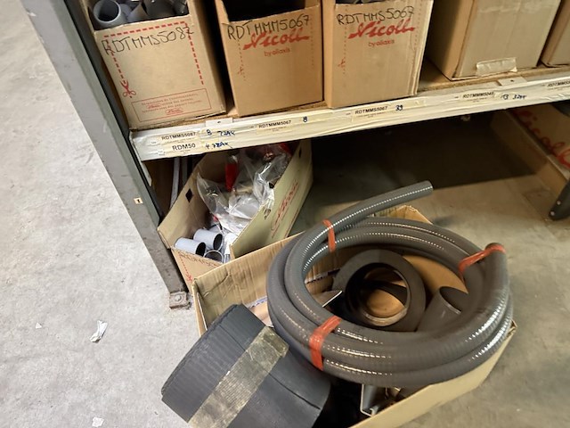 Lot div pvc koppelstukken & bochten - afbeelding 34 van  34
