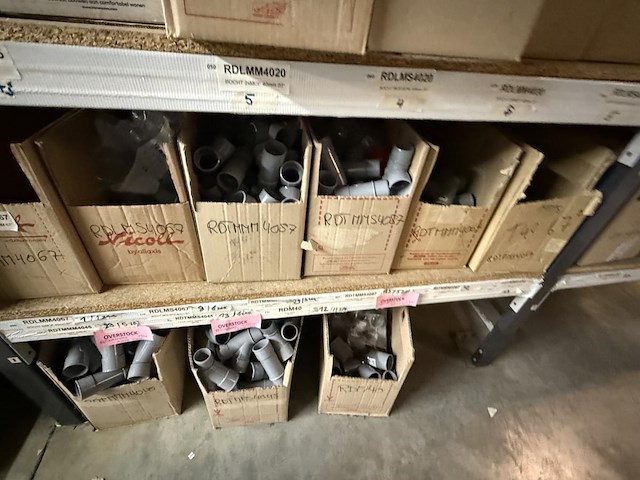 Lot div pvc koppelstukken & bochten - afbeelding 8 van  34