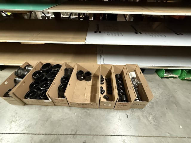 Lot div pvc koppelstukken & bochten - afbeelding 9 van  34