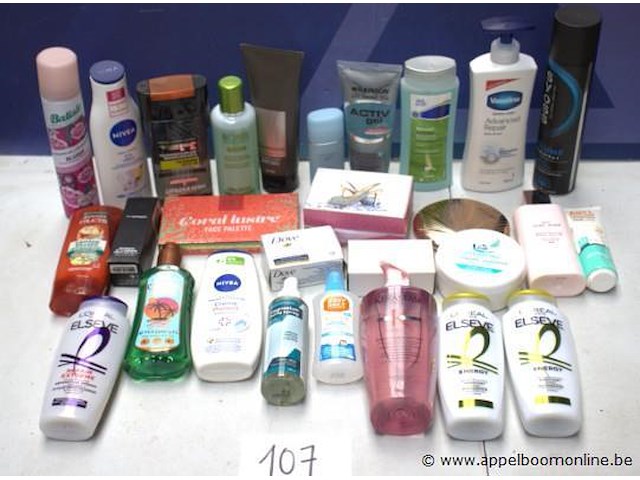 Lot div verzorgingsprodukten, wo shampoo - afbeelding 1 van  3