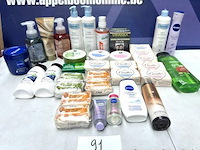 Lot div verzorgingsprodukten, wo zepen - afbeelding 1 van  1