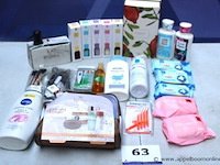 Lot div verzorgingsprodukten - afbeelding 1 van  5