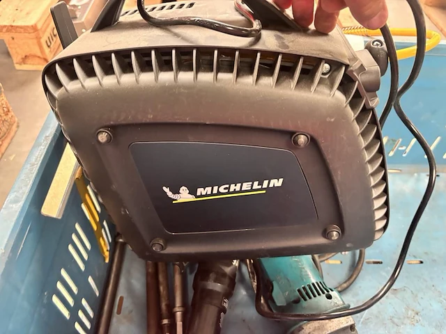 Lot div w.o. luchtslanghaspel michelin - afbeelding 4 van  4