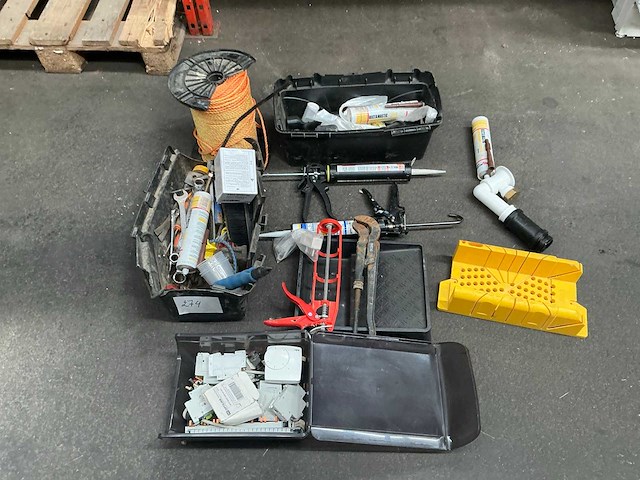 Lot divers aannemersmateriaal - afbeelding 1 van  6