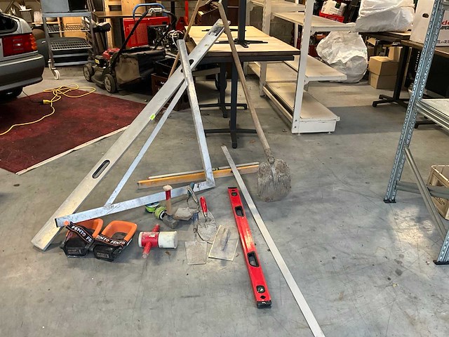 Lot divers cement/meet goederen - afbeelding 1 van  7