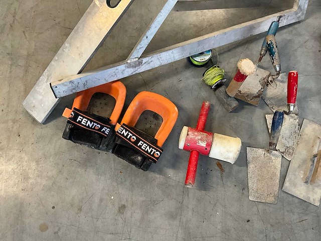 Lot divers cement/meet goederen - afbeelding 4 van  7