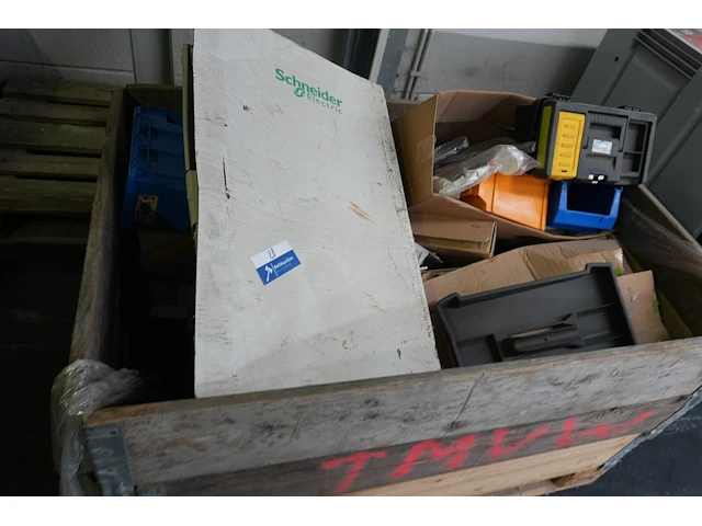 Lot divers elektriciteitsmateriaal - afbeelding 1 van  12