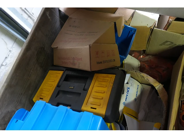 Lot divers elektriciteitsmateriaal - afbeelding 8 van  12