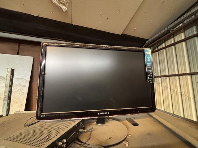 Lot divers gereedschap en bevestigingsmaterialen - afbeelding 3 van  35