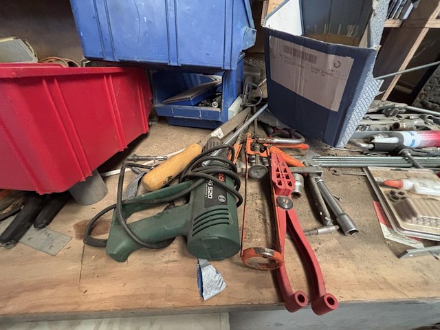 Lot divers gereedschap en bevestigingsmaterialen - afbeelding 10 van  35