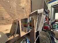 Lot divers gereedschap en bevestigingsmaterialen - afbeelding 11 van  35