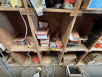 Lot divers gereedschap en bevestigingsmaterialen - afbeelding 21 van  35