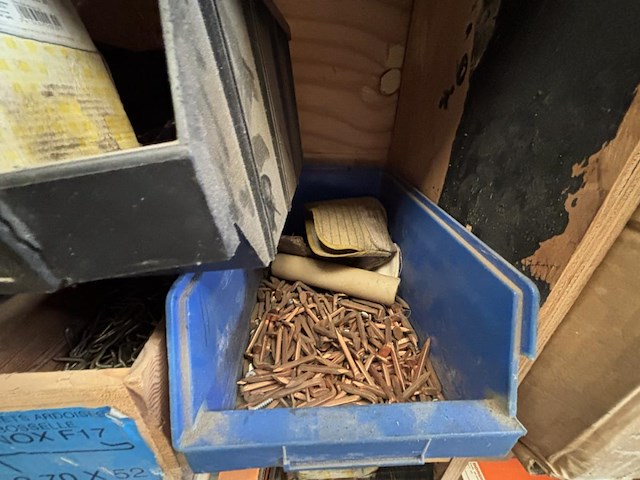 Lot divers gereedschap en bevestigingsmaterialen - afbeelding 22 van  35