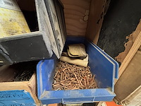 Lot divers gereedschap en bevestigingsmaterialen - afbeelding 22 van  35