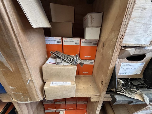 Lot divers gereedschap en bevestigingsmaterialen - afbeelding 24 van  35