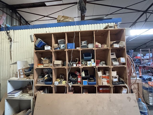 Lot divers gereedschap en bevestigingsmaterialen - afbeelding 23 van  35