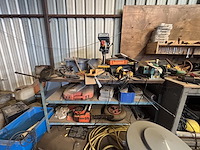 Lot divers gereedschap en bevestigingsmaterialen - afbeelding 30 van  35