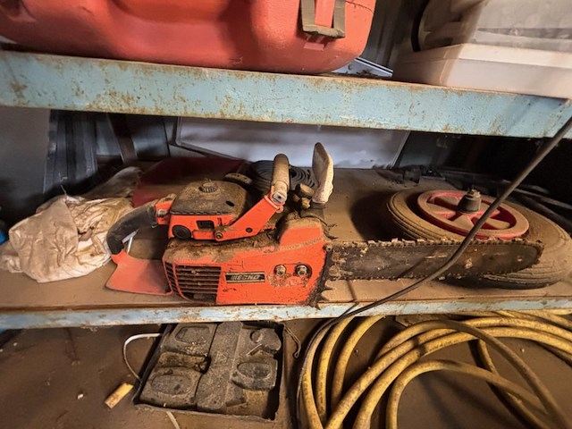 Lot divers gereedschap en bevestigingsmaterialen - afbeelding 31 van  35