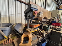 Lot divers gereedschap en bevestigingsmaterialen - afbeelding 32 van  35