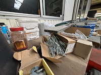 Lot divers gereedschap en bevestigingsmaterialen - afbeelding 2 van  19