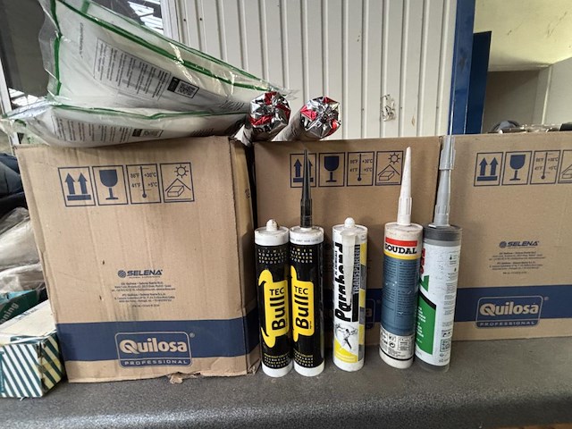 Lot divers gereedschap en bevestigingsmaterialen - afbeelding 8 van  19