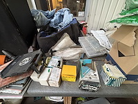 Lot divers gereedschap en bevestigingsmaterialen - afbeelding 9 van  19