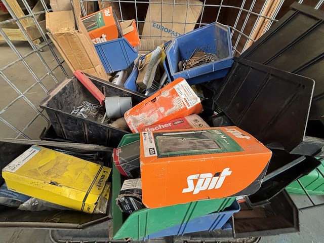 Lot divers gereedschap en bevestigingsmaterialen - afbeelding 15 van  19