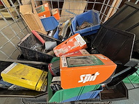 Lot divers gereedschap en bevestigingsmaterialen - afbeelding 15 van  19