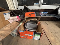 Lot divers gereedschap en bevestigingsmaterialen - afbeelding 16 van  19