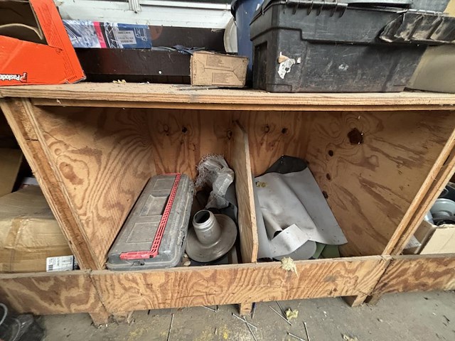 Lot divers gereedschap en bevestigingsmaterialen - afbeelding 17 van  19