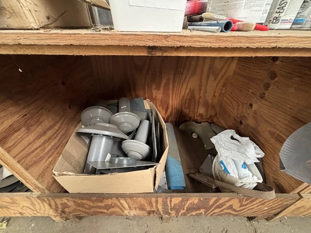 Lot divers gereedschap en bevestigingsmaterialen - afbeelding 18 van  19