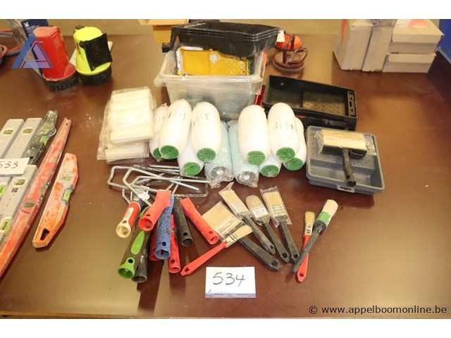 Lot divers schildermateriaal - afbeelding 1 van  4