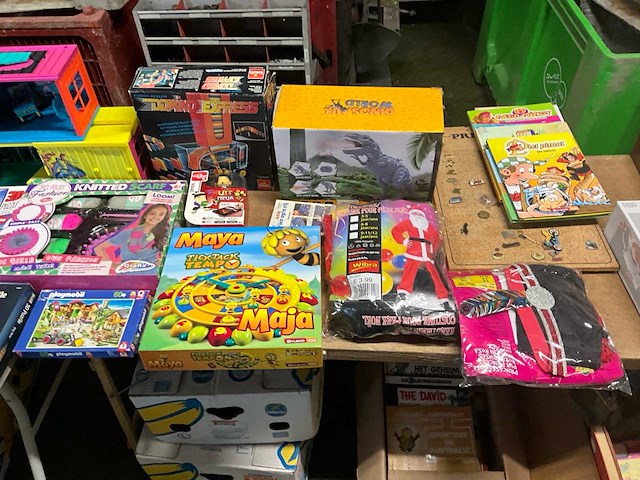 Lot divers speelgoed - afbeelding 8 van  11