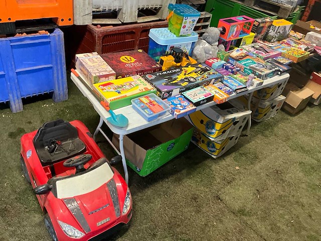 Lot divers speelgoed - afbeelding 1 van  11