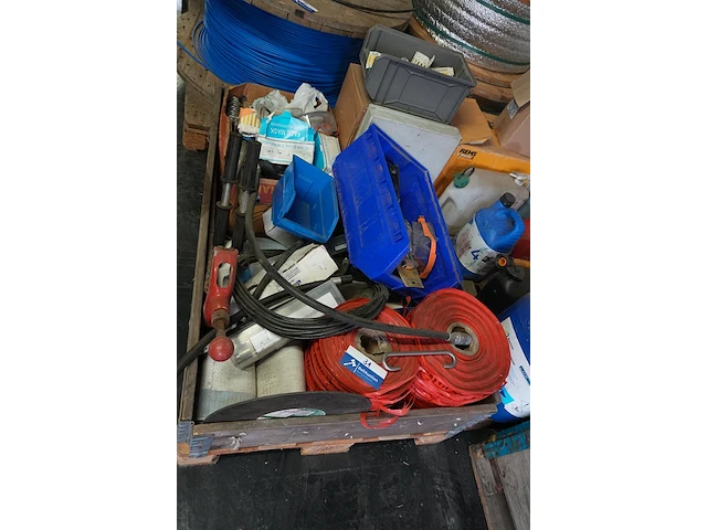 Lot divers werkmateriaal - afbeelding 1 van  8