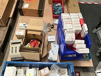 Lot divers zekeringen en toebehoren - afbeelding 2 van  4