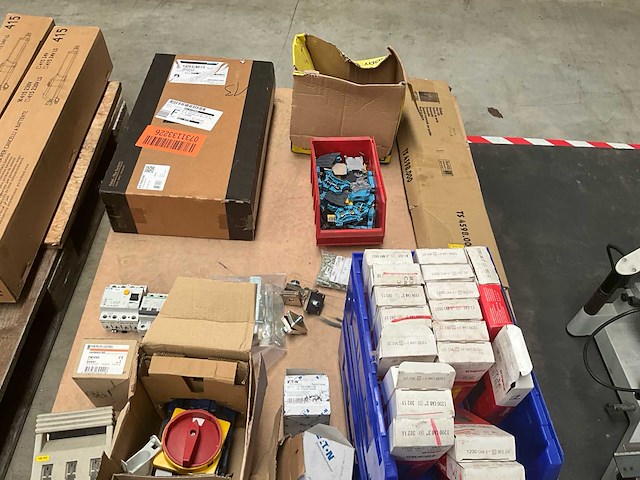 Lot divers zekeringen en toebehoren - afbeelding 3 van  4