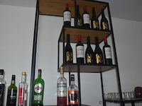 Lot diverse aangebroken flessen sterke drank (o.a. eristoff, martini, campari), rode wijn (caitel), siropen (o.a. monin) - afbeelding 2 van  3