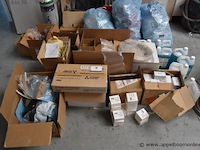 Lot diverse airco onderdelen en materialen, wo. mitsubishi electric, trox technik x-aircontrol cp-2t, werking niet gekend