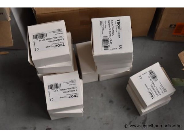 Lot diverse airco onderdelen en materialen, wo. mitsubishi electric, trox technik x-aircontrol cp-2t, werking niet gekend - afbeelding 2 van  5