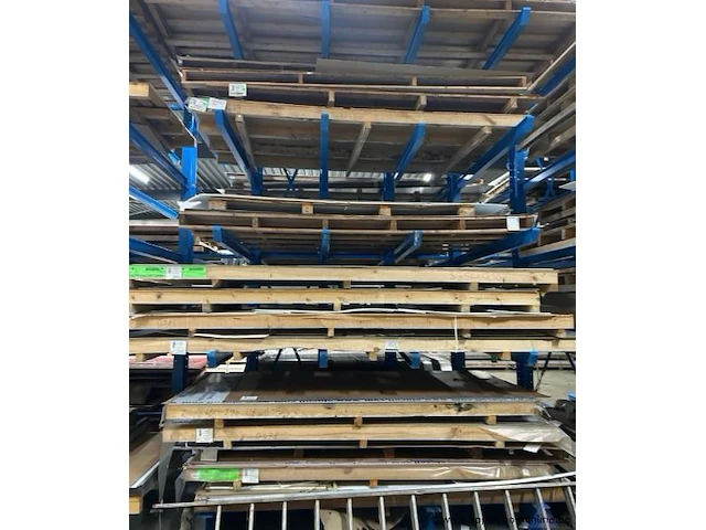 Lot diverse aluminium composiet- en kunststofplaten wo alucoil - afbeelding 1 van  5