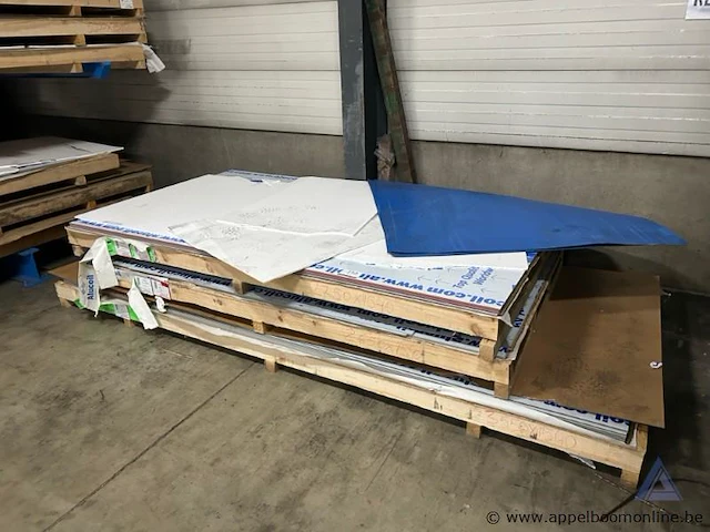 Lot diverse aluminium composiet- en kunststofplaten wo alucoil - afbeelding 1 van  2