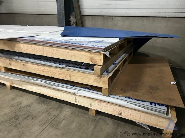 Lot diverse aluminium composiet- en kunststofplaten wo alucoil - afbeelding 2 van  2