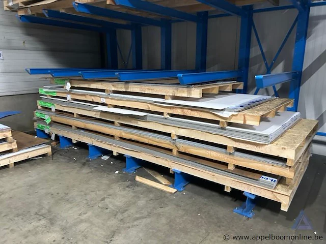 Lot diverse aluminium composiet- en kunststofplaten wo alucoil - afbeelding 1 van  3