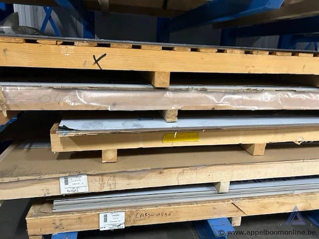 Lot diverse aluminium composiet- en kunststofplaten wo alucoil - afbeelding 2 van  5